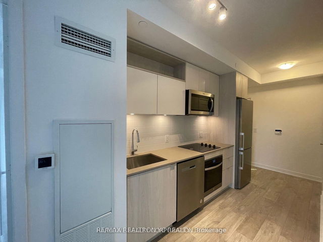 538 - 135 Lower Sherbourne Street