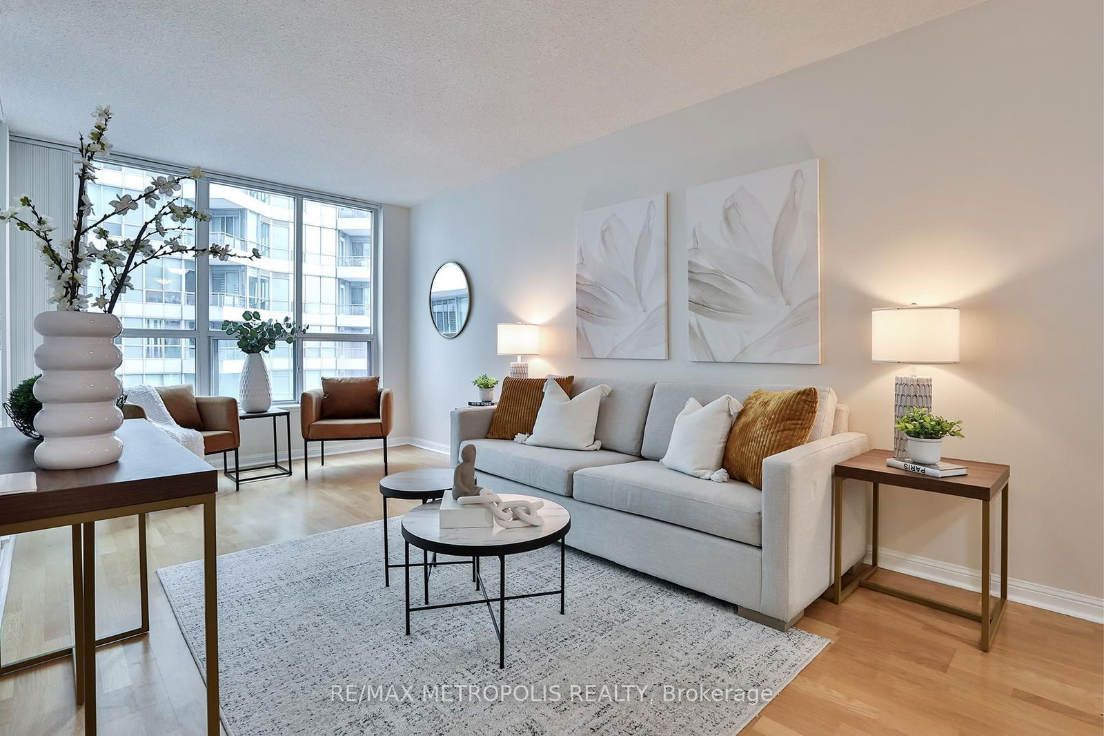 Condo for sale at 820-230 Queens Quay, Toronto, Waterfront Communities C1, M5J 2Y7 - MLS: C12096135