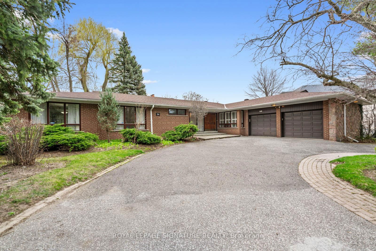 Detached House for sale at 36 Chieftain Crescent, Toronto, St. Andrew-Windfields, M2L 2H4 - MLS: C12096196