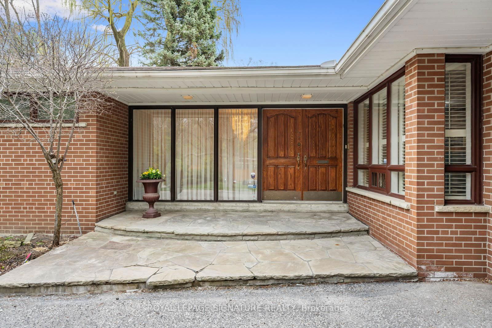 Detached House for sale at 36 Chieftain Crescent, Toronto, St. Andrew-Windfields, M2L 2H4 - MLS: C12096196