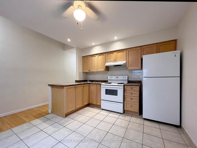Upper - 385 Dundas Street