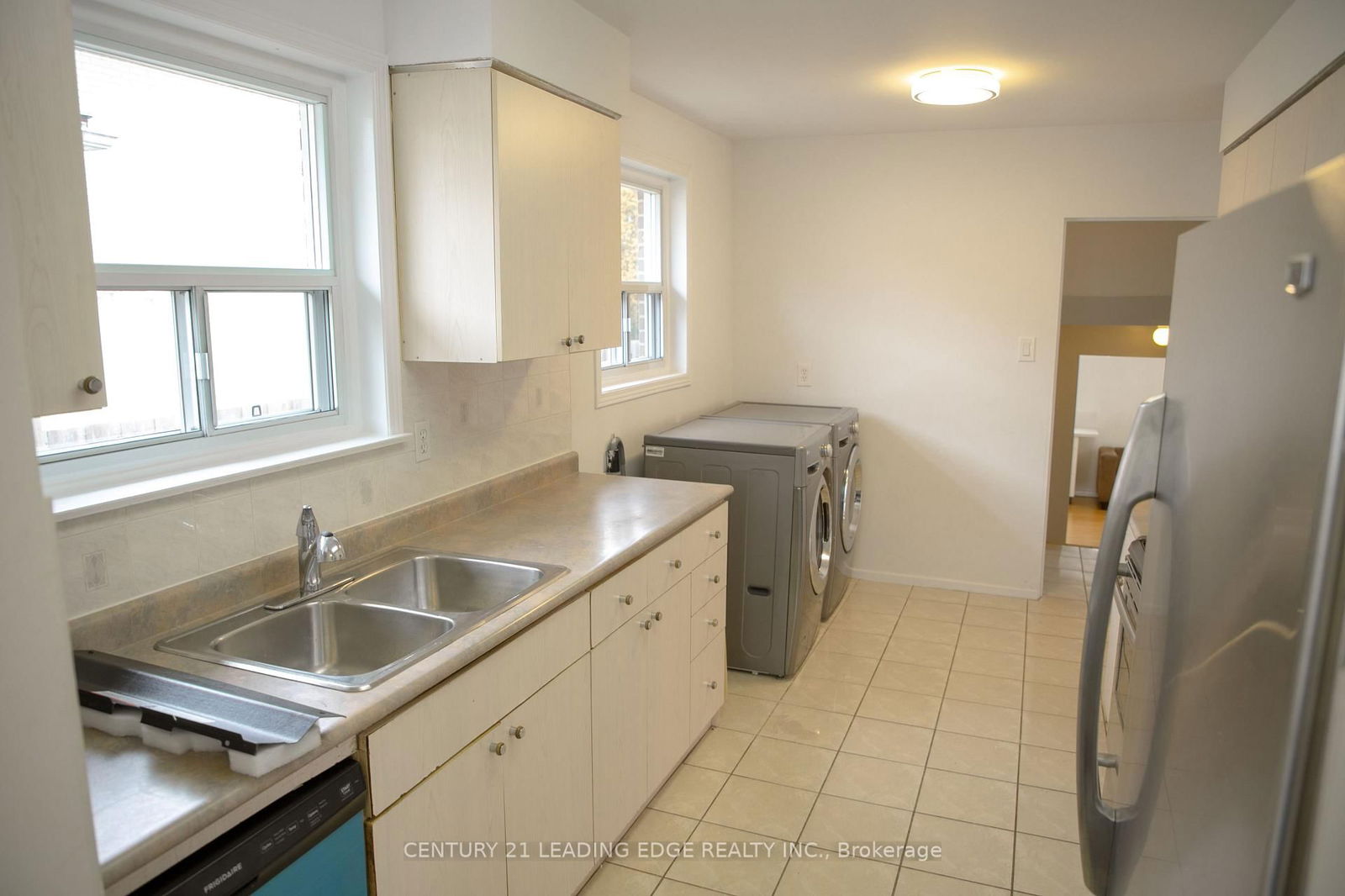 Detached House for sale at 23 Lesgay Crescent, Toronto, Don Valley Village, M2J 2H9 - MLS: C12096608