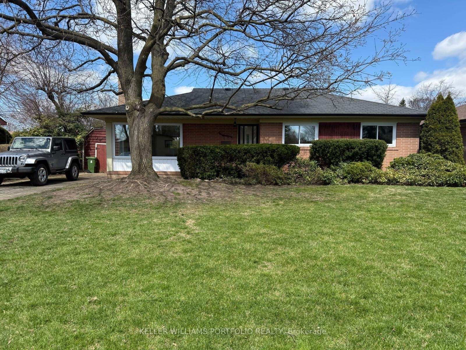 Detached House sold at 18 Treadgold Crescent, Toronto, Parkwoods-Donalda, M3A 1X2 - MLS: C12097173