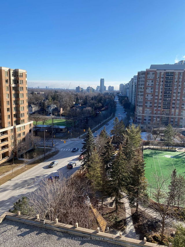 925 - 15 Northtown Way