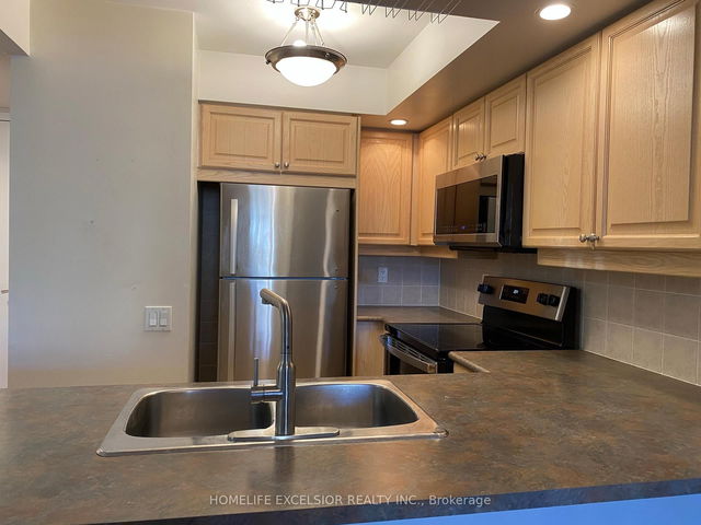 925 - 15 Northtown Way