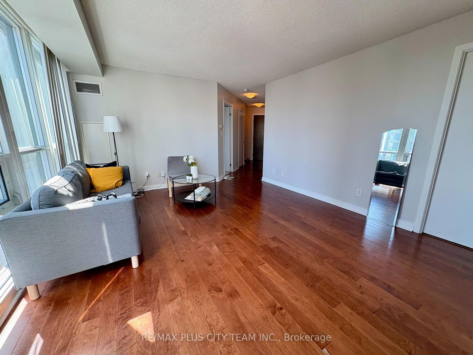 Condo for sale at 1305-18 Harbour Street, Toronto, Waterfront Communities C1, M5J 2Z6 - MLS: C12098899