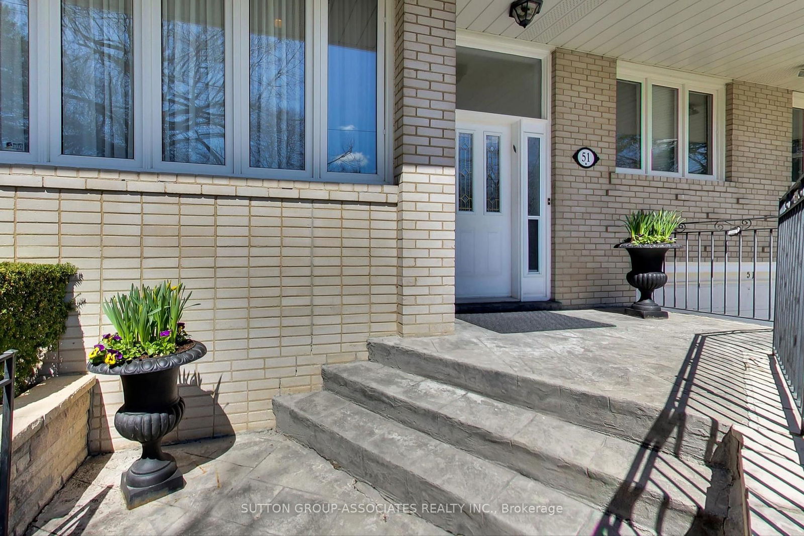 Detached House for sale at 51 Ravenscroft Circle, Toronto, Bayview Village, M2K 1X1 - MLS: C12099503