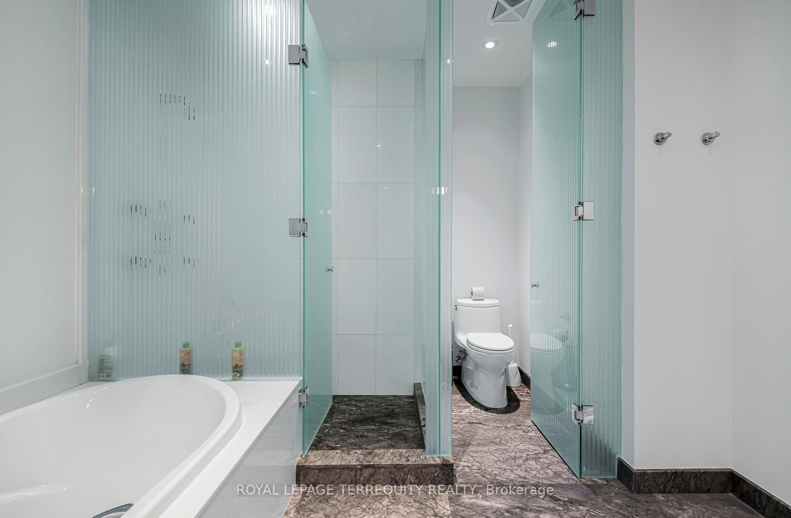 88 Davenport Road, Unit 1704 - Photo 30