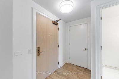 Unit 512 — 1 STRATHGOWAN Ave, Toronto - Lawrence Park North image-0-2