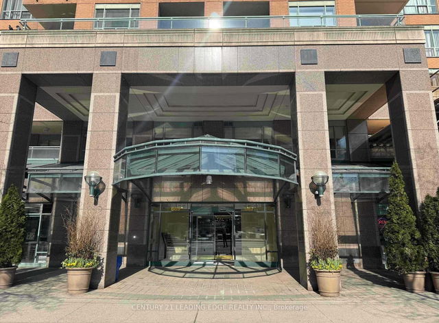 904 - 887 Bay Street