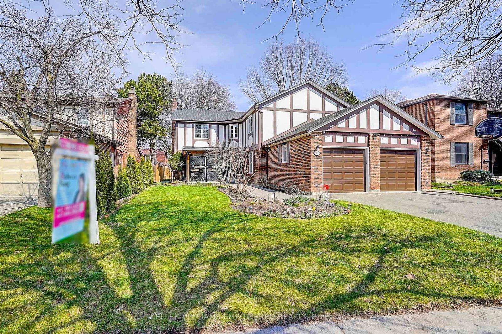 Detached House for sale at 11 Elkpath Avenue, Toronto, St. Andrew-Windfields, M2L 2V9 - MLS: C12100777