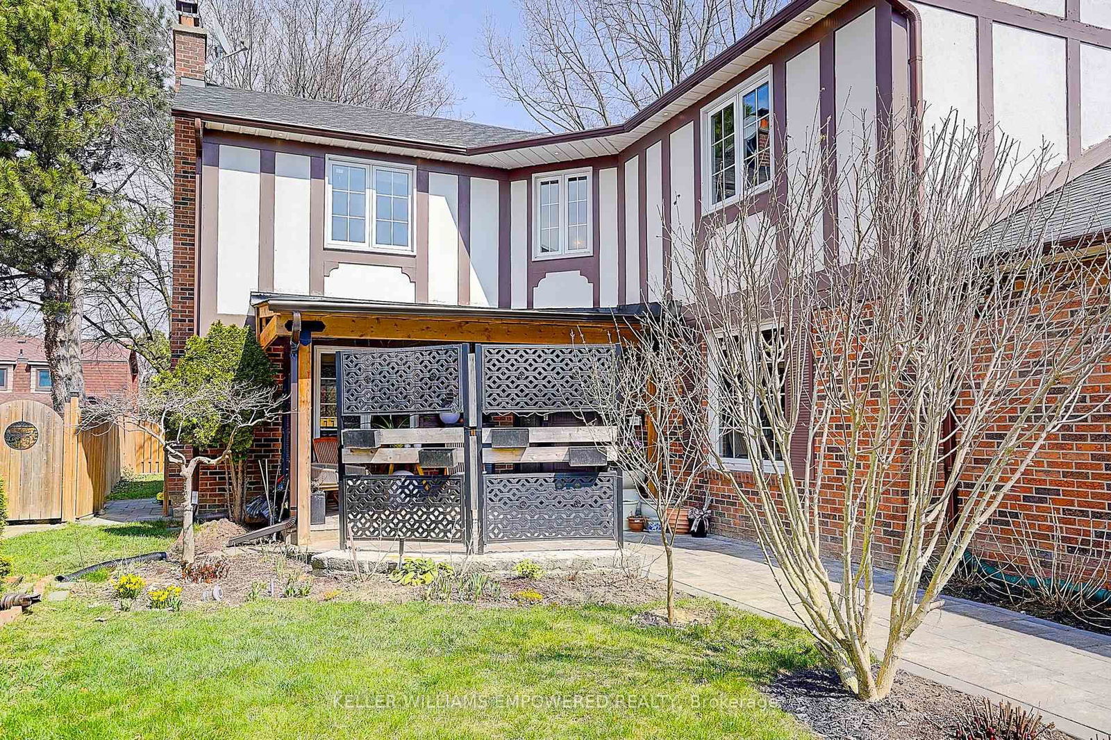 Detached House for sale at 11 Elkpath Avenue, Toronto, St. Andrew-Windfields, M2L 2V9 - MLS: C12100777