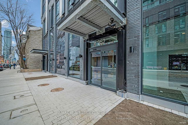 2705 - 252 church Street