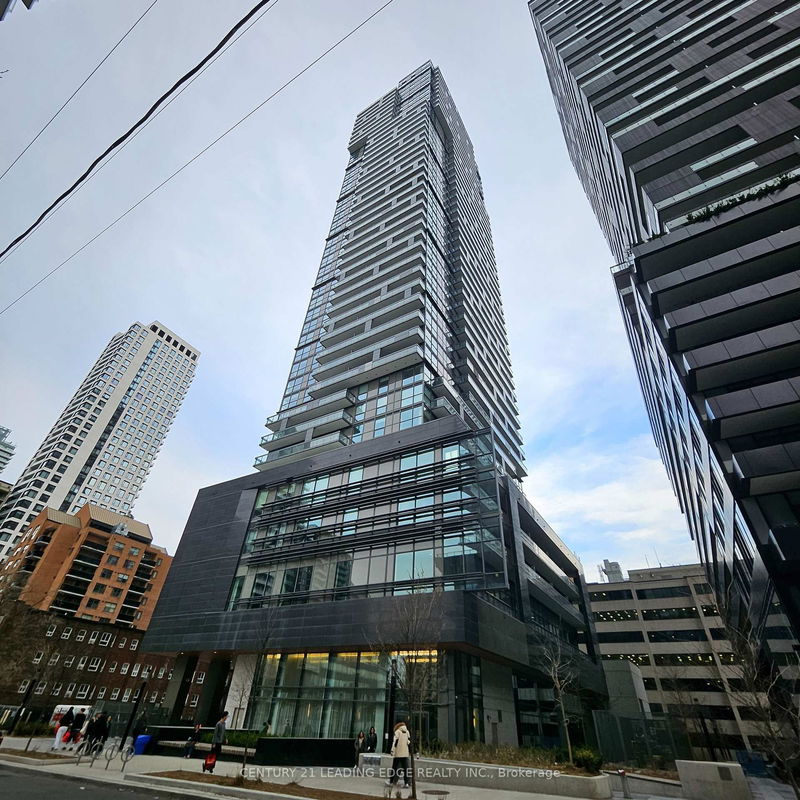 home for lease on 305-39 ROEHAMPON Avenue