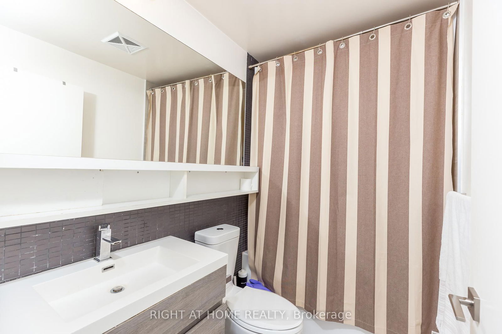 Condo leased at 301-1239 Dundas Street, Toronto, Trinity-Bellwoods, M6J 0E8 - MLS: C12101414