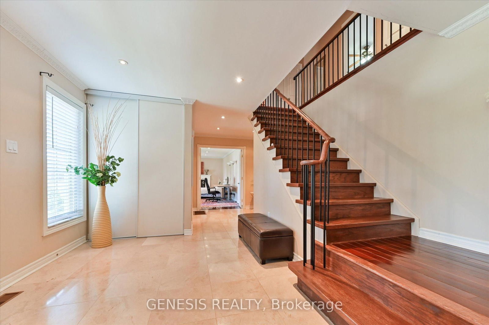 Detached House for sale at 242 Banbury Road, Toronto, Banbury-Don Mills, M3B 3C8 - MLS: C12101540