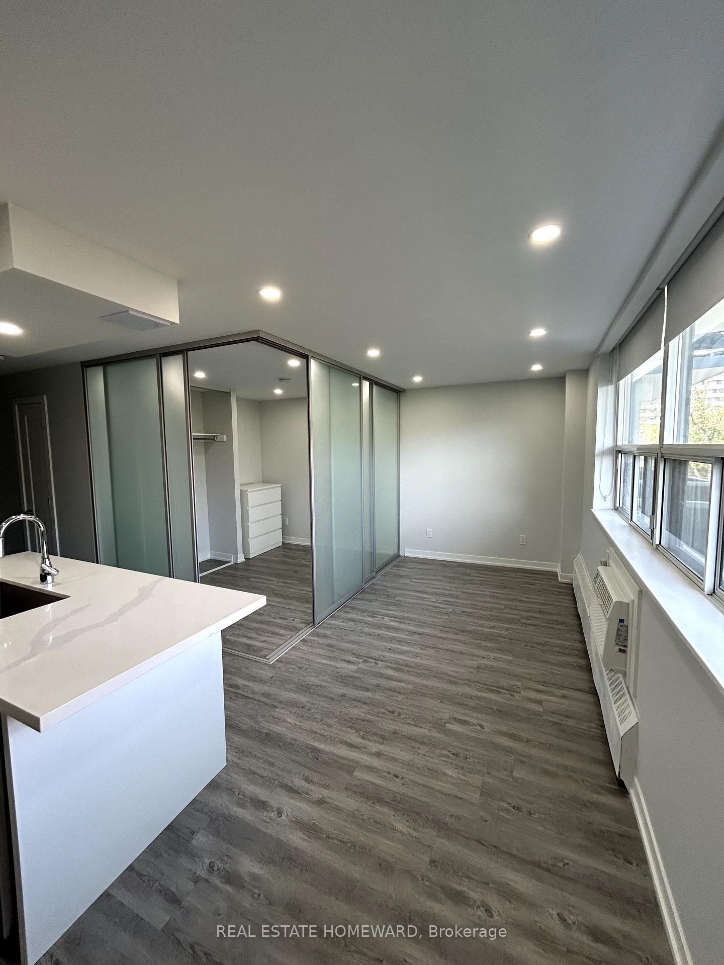 Semi-Detached House for lease at 804-15 Walmer Road, Toronto, Annex, M5R 2X1 - MLS: C12101901