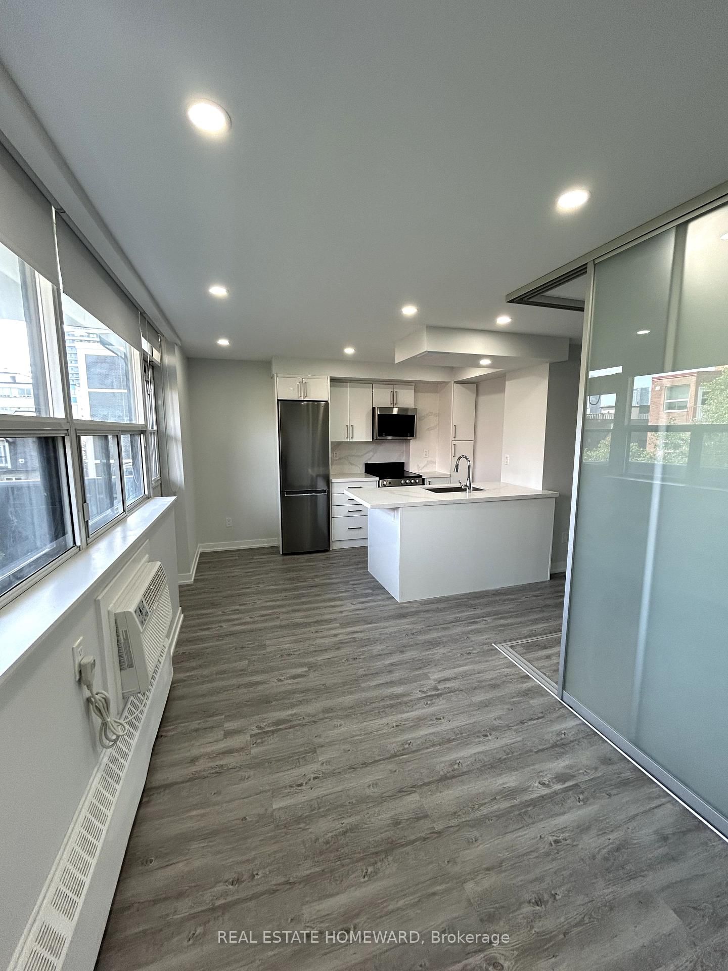 Semi-Detached House for lease at 804-15 Walmer Road, Toronto, Annex, M5R 2X1 - MLS: C12101901