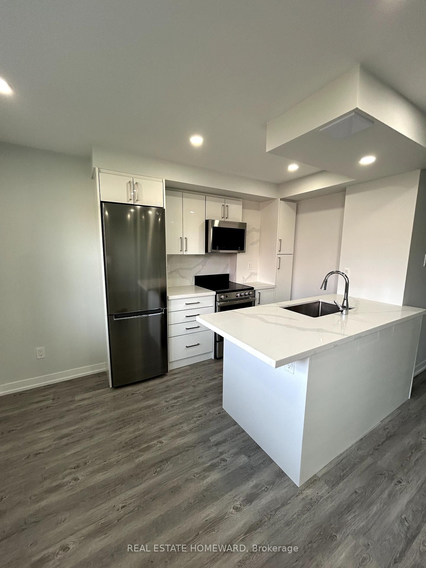 Semi-Detached House for lease at 804-15 Walmer Road, Toronto, Annex, M5R 2X1 - MLS: C12101901