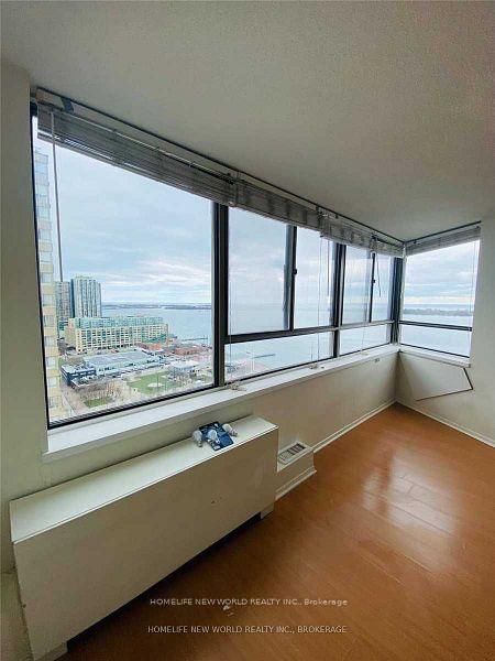 2501 - 270 Queens Quay W, Toronto, M5J 2N4 | Image 2