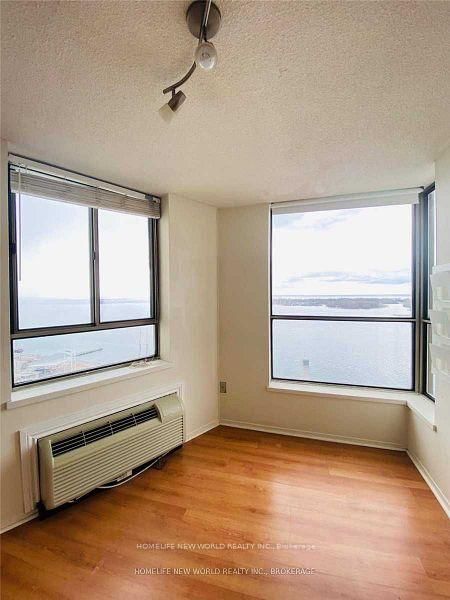 2501 - 270 Queens Quay W, Toronto, M5J 2N4 | Image 3