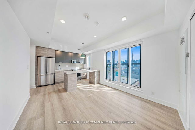 402 - 484 Spadina Avenue