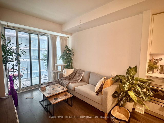 1207 Nt - 99 Broadway Avenue