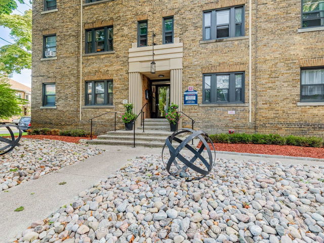 22 - 1 Mallory Gardens