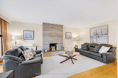 12 Feldbar Crt, Toronto - Willowdale East image-0-2