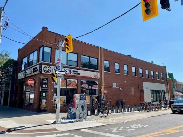 204 - 809 Dundas Street