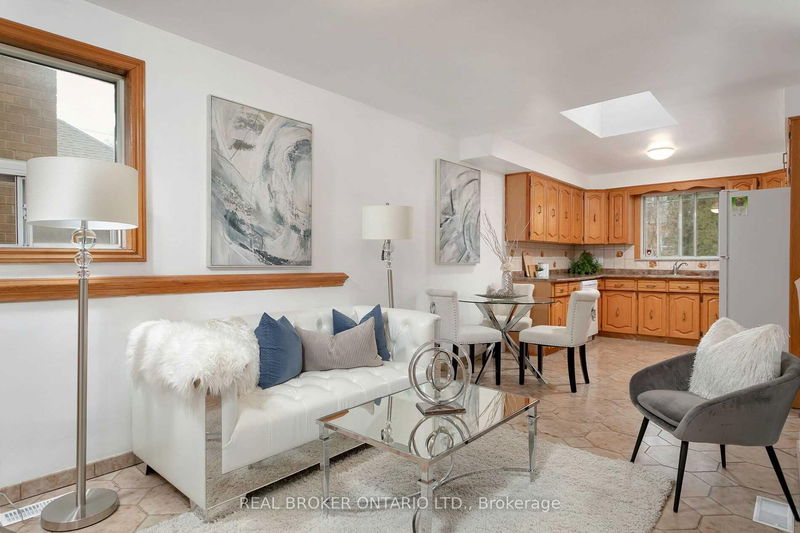 home for lease on Main-57 Lanark Avenue