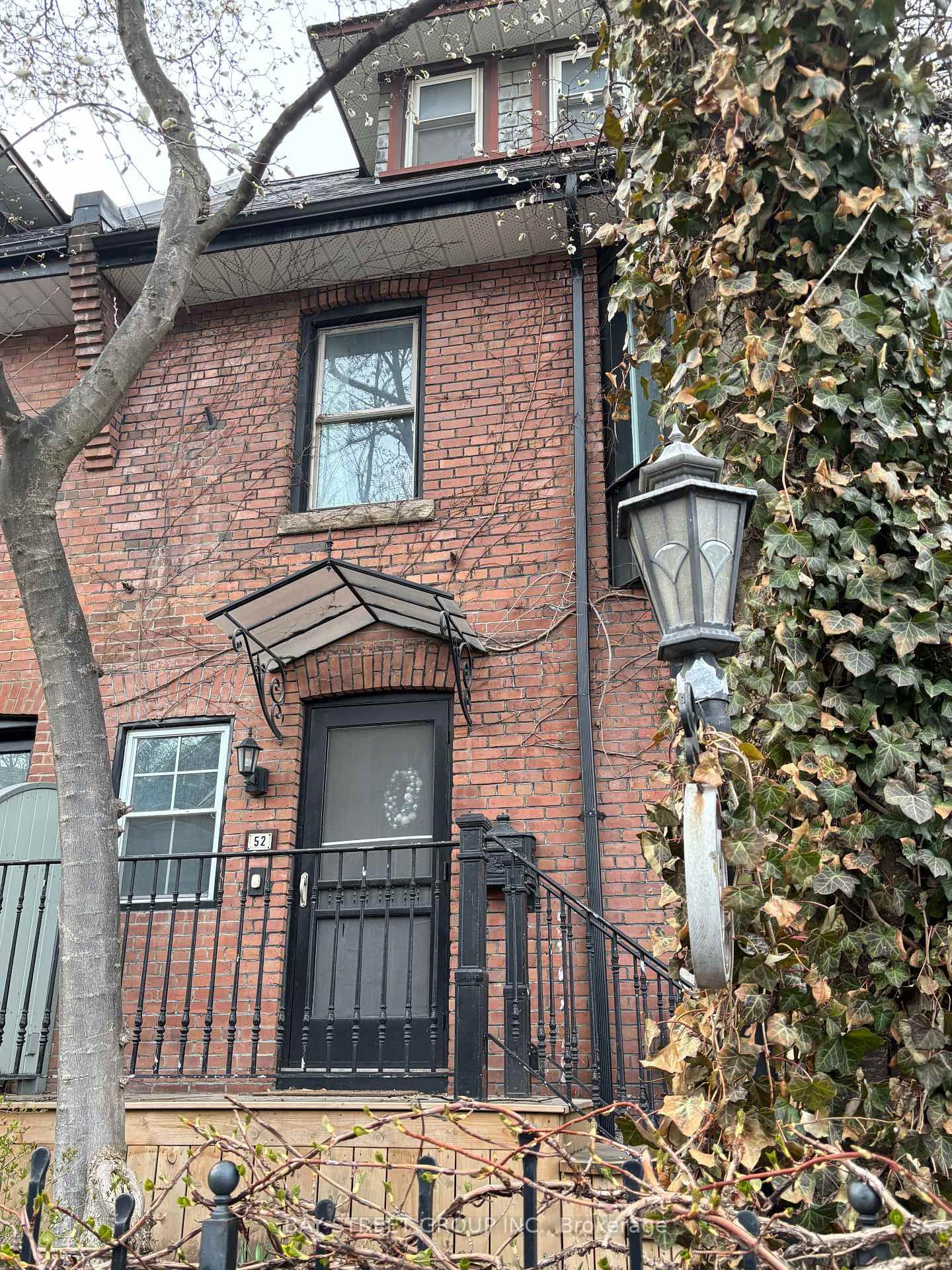 Townhouse leased at 52 Aberdeen Avenue, Toronto, Cabbagetown-South St. James Town, M4X 1A2 - MLS: C12105199