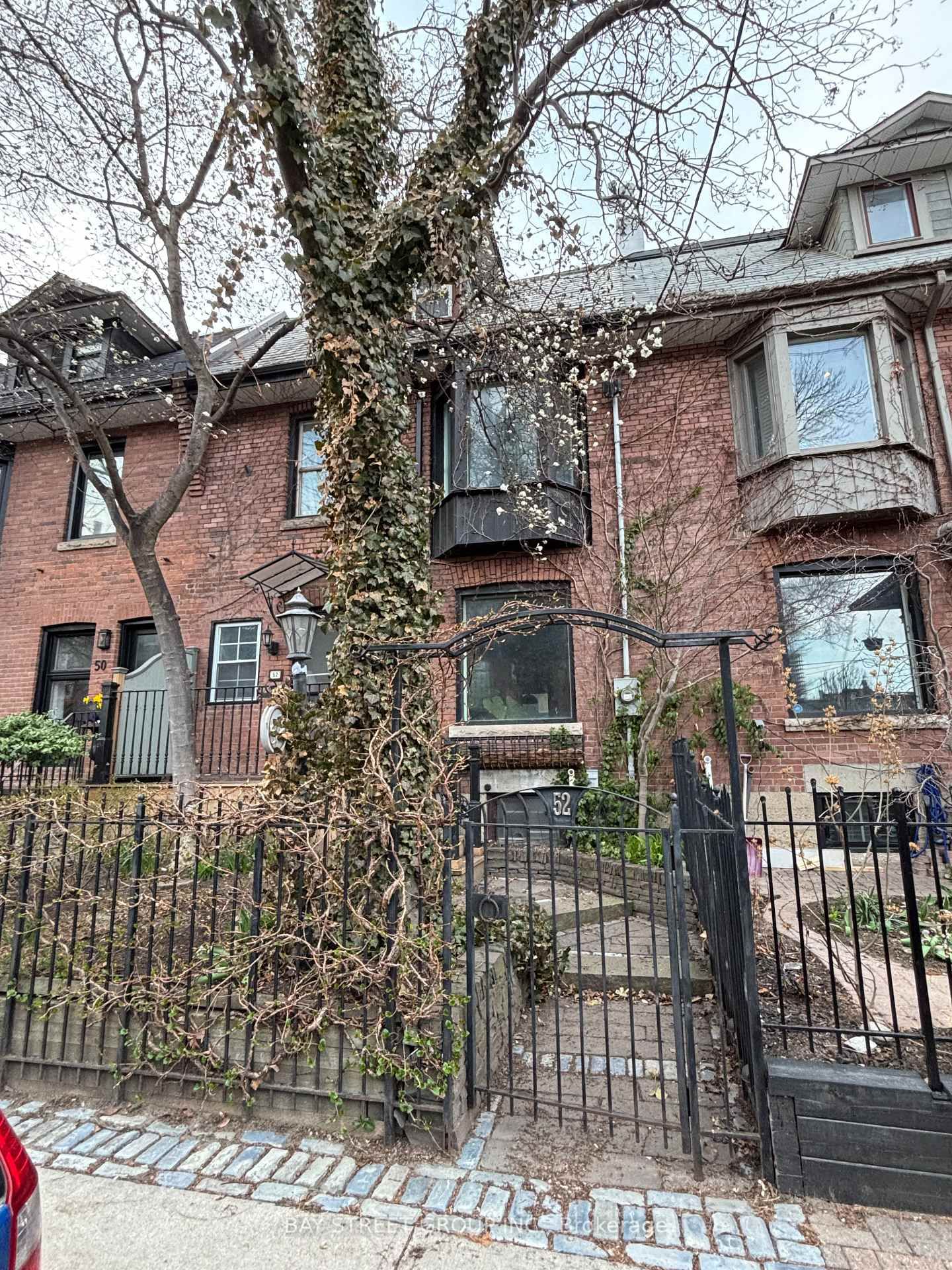Townhouse leased at 52 Aberdeen Avenue, Toronto, Cabbagetown-South St. James Town, M4X 1A2 - MLS: C12105199