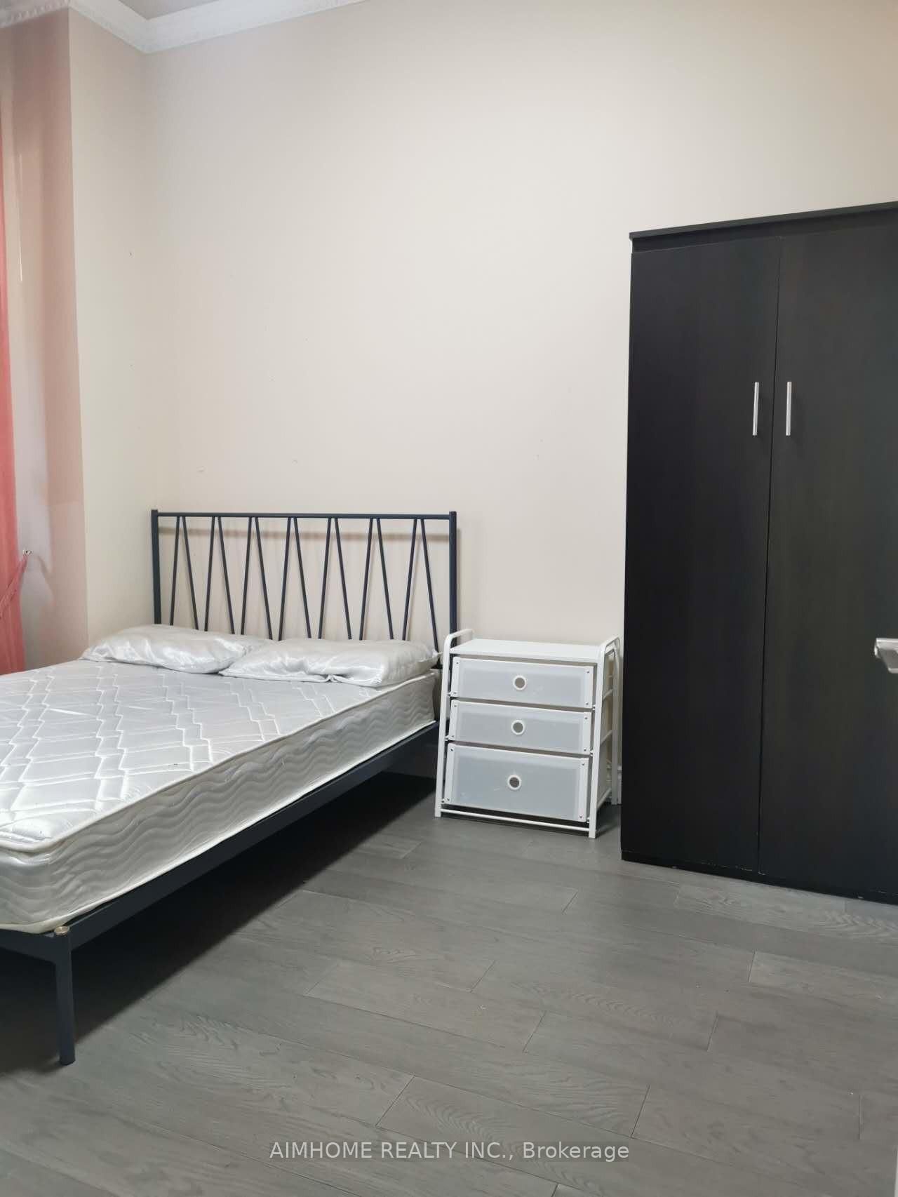 Semi-Detached House leased at MainFL Ensuite Room-253 Palmerston Avenue, Toronto, Trinity-Bellwoods, M6J 2J3 - MLS: C12105201
