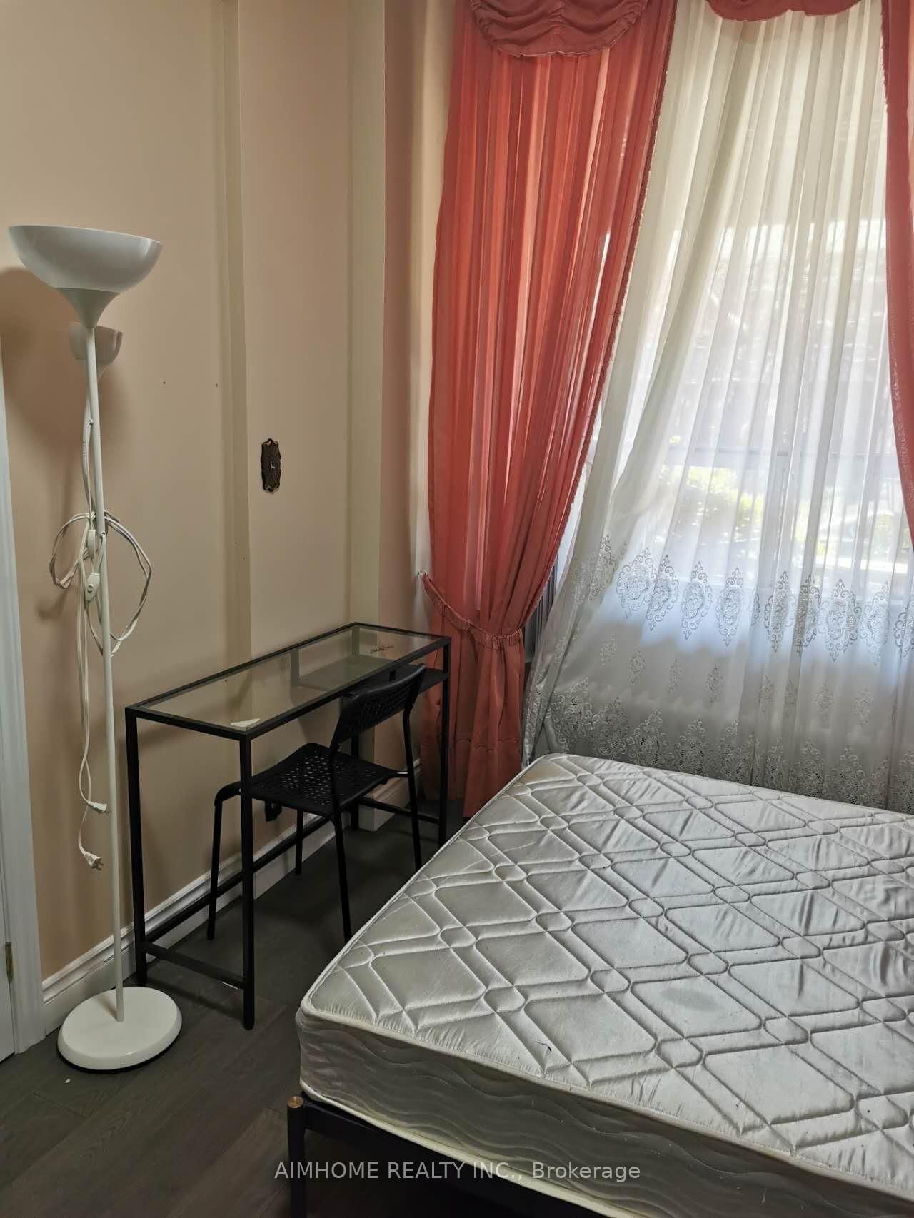 Semi-Detached House leased at MainFL Ensuite Room-253 Palmerston Avenue, Toronto, Trinity-Bellwoods, M6J 2J3 - MLS: C12105201