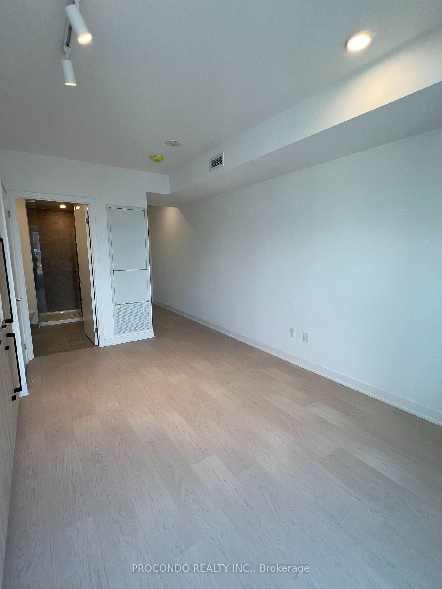 Condo for lease at 2002-252 Church Street, Toronto, Church-Yonge Corridor, M5B 1Z2 - MLS: C12105209