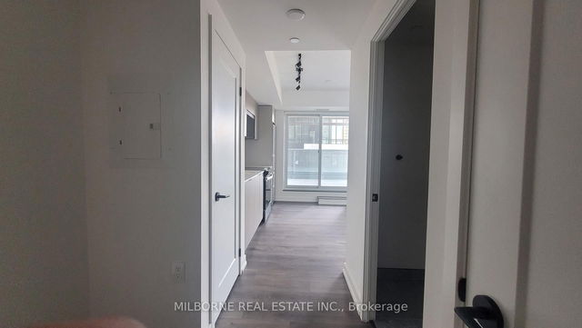 502 - 73 Broadway Avenue