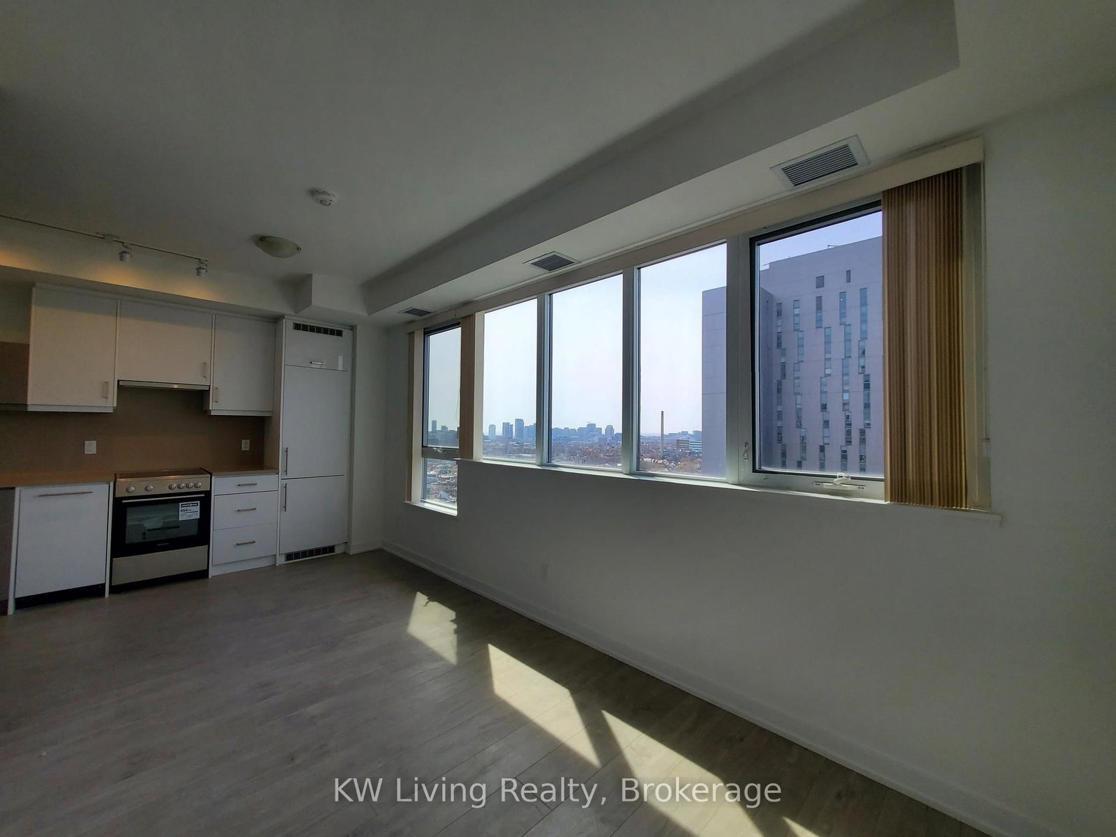 181 Huron Street, Unit LPH04 - Photo 6