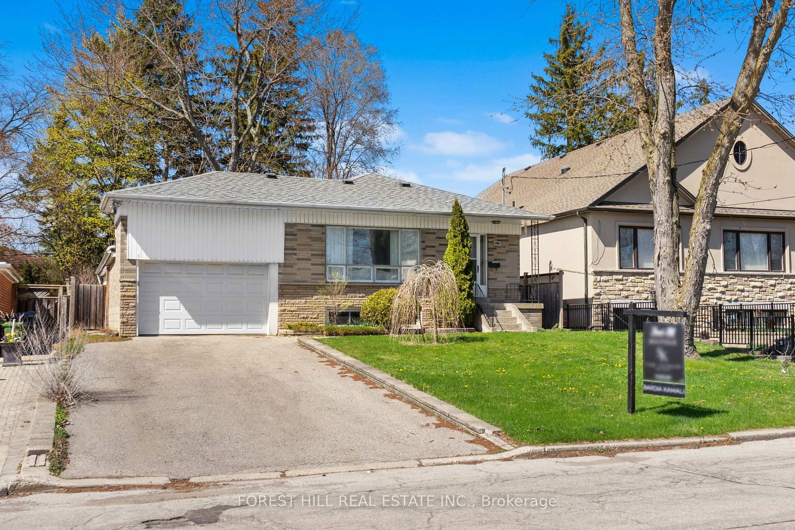 Detached House for sale at 208 Park Home Avenue, Toronto, Willowdale West, M2R 1A2 - MLS: C12105595