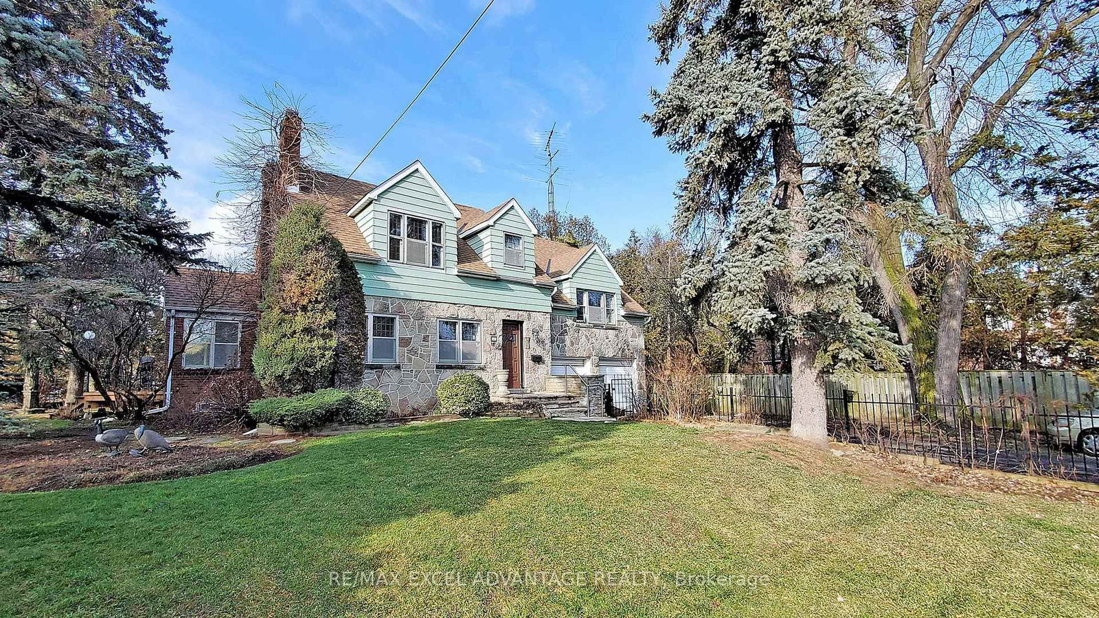 Detached House for lease at 2 Sandringham Drive, Toronto, Bedford Park-Nortown, M5M 3G3 - MLS: C12105661