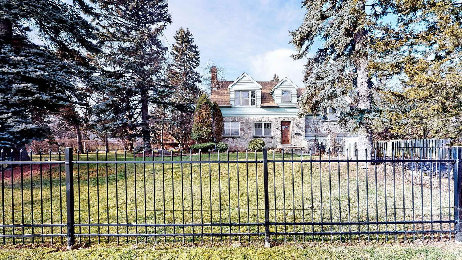Detached House for lease at 2 Sandringham Drive, Toronto, Bedford Park-Nortown, M5M 3G3 - MLS: C12105661