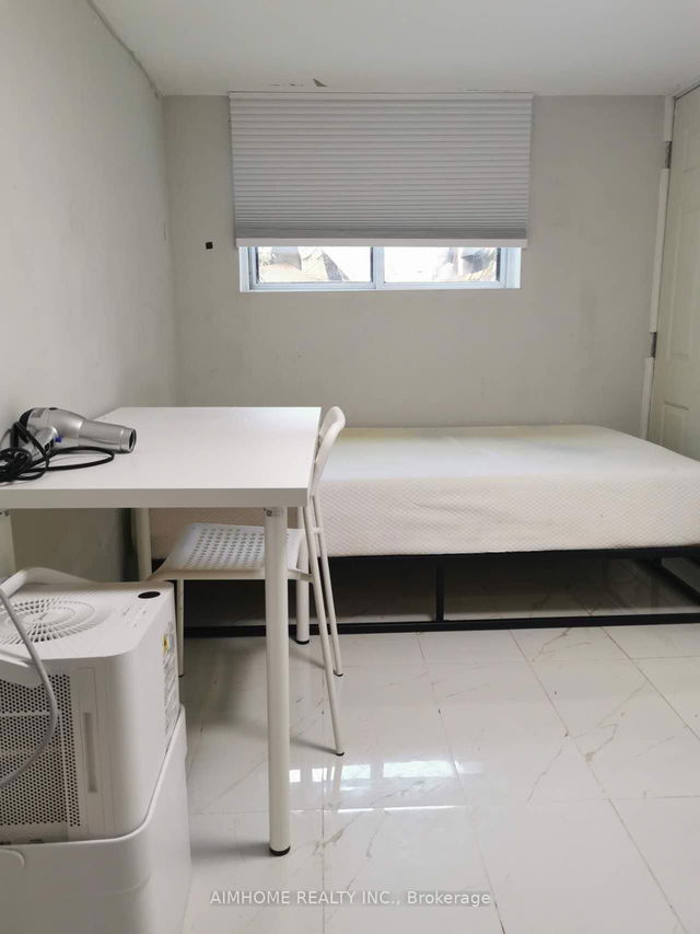 Basement Ensuite Room - 253 Palmerston Avenue