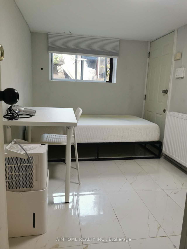 Basement Ensuite Room - 253 Palmerston Avenue