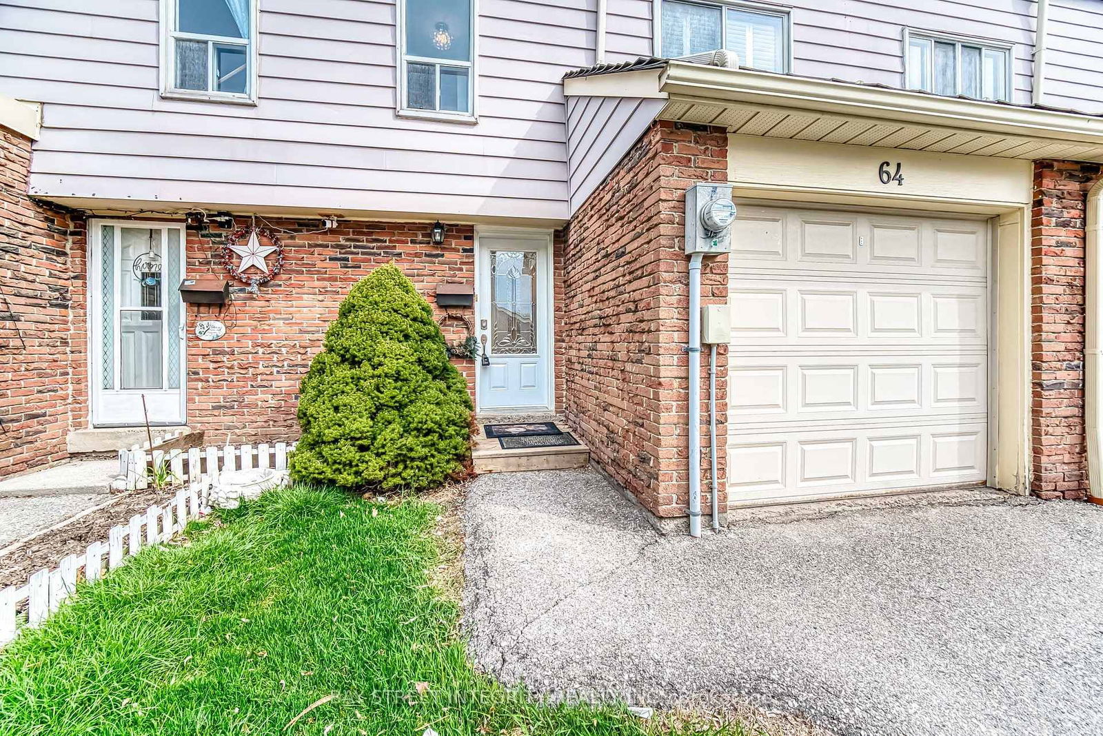 Townhouse for sale at 64 Elsa Vineway Drive, Toronto, Bayview Village, M2J 4H9 - MLS: C12106404