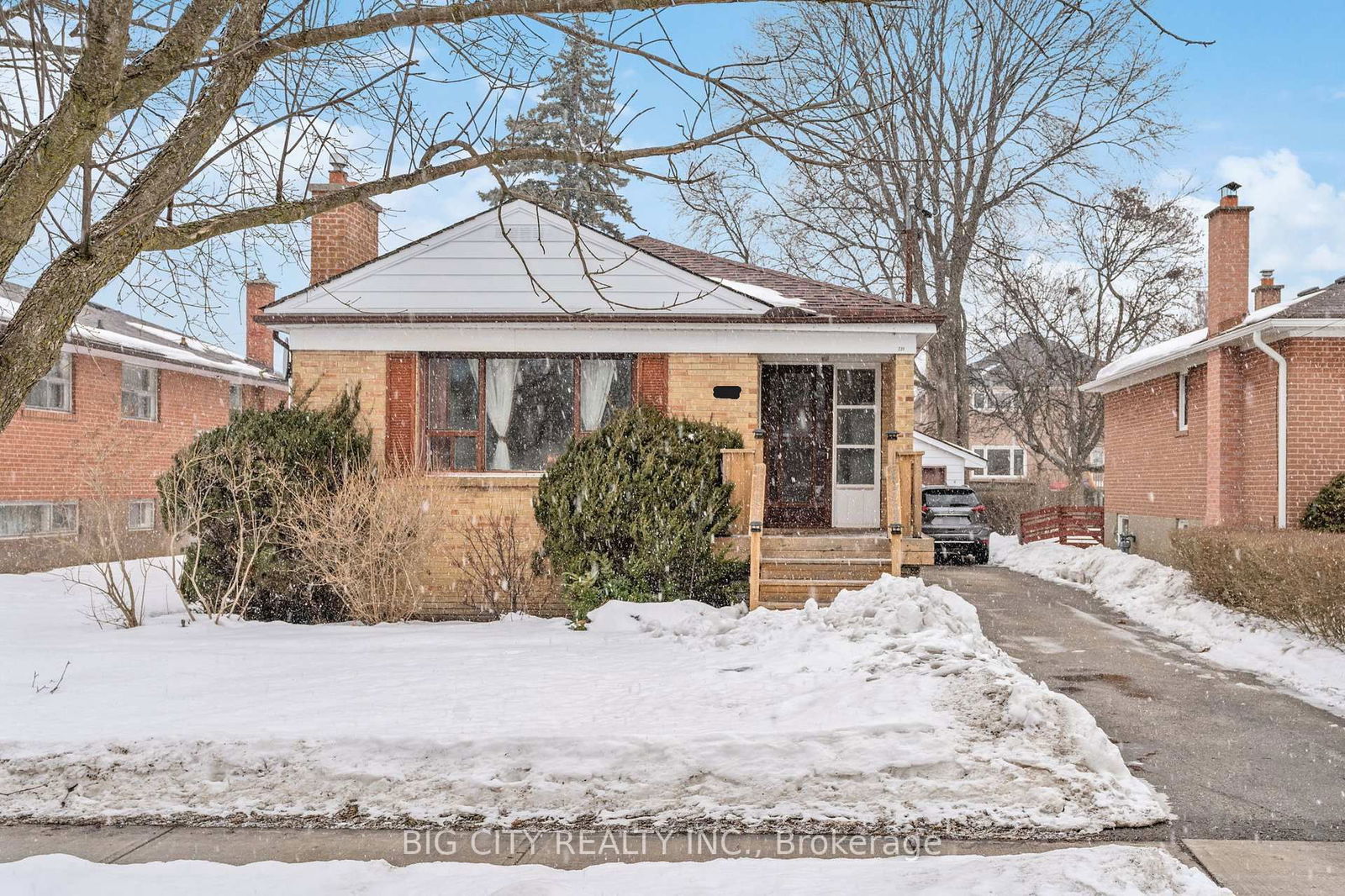 Detached House leased at BSMT-230 Pleasant Avenue, Toronto, Newtonbrook West, M2M 1M5 - MLS: C12106466