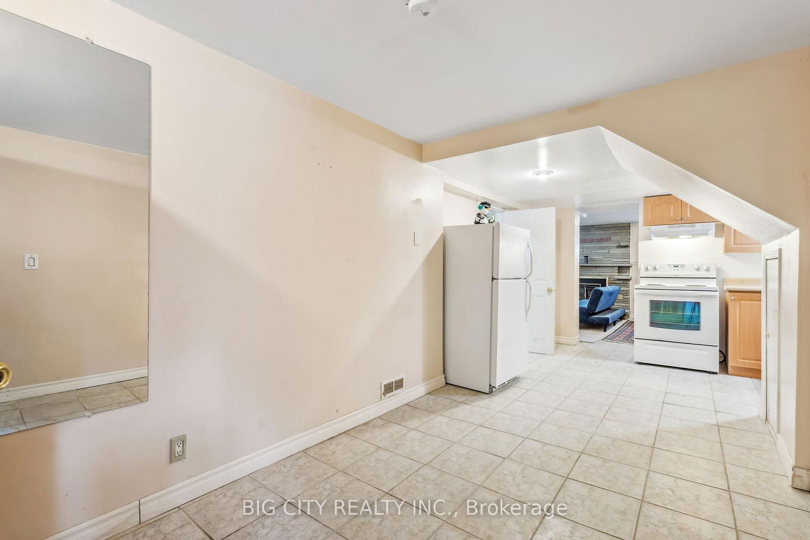 Detached House leased at BSMT-230 Pleasant Avenue, Toronto, Newtonbrook West, M2M 1M5 - MLS: C12106466