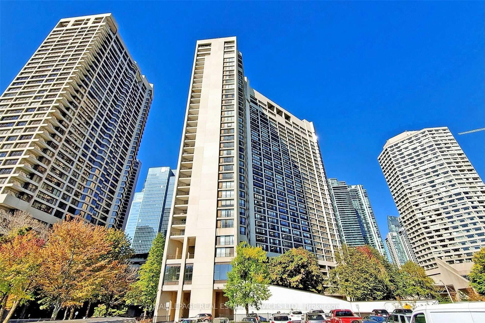 Condo for lease at 2428-33 Harbour Square, Toronto, Waterfront Communities C1, M5J 2G2 - MLS: C12106498