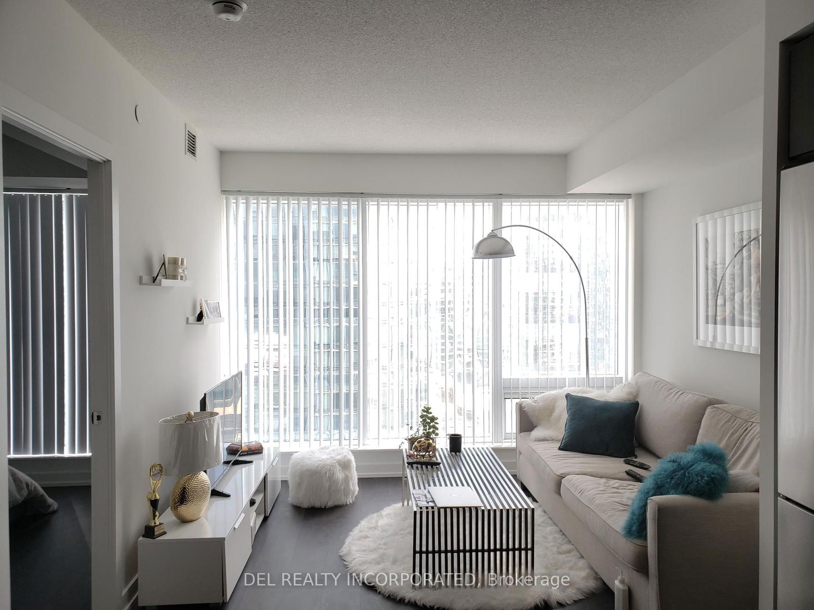 Condo for lease at 2104-10 York Street, Toronto, Waterfront Communities C1, M5J 0E1 - MLS: C12106893