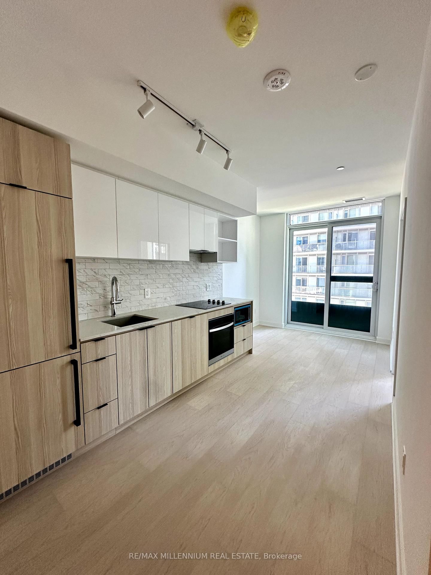 Condo for lease at 809-252 Church Street, Toronto, Church-Yonge Corridor, M5B 1Z2 - MLS: C12106977