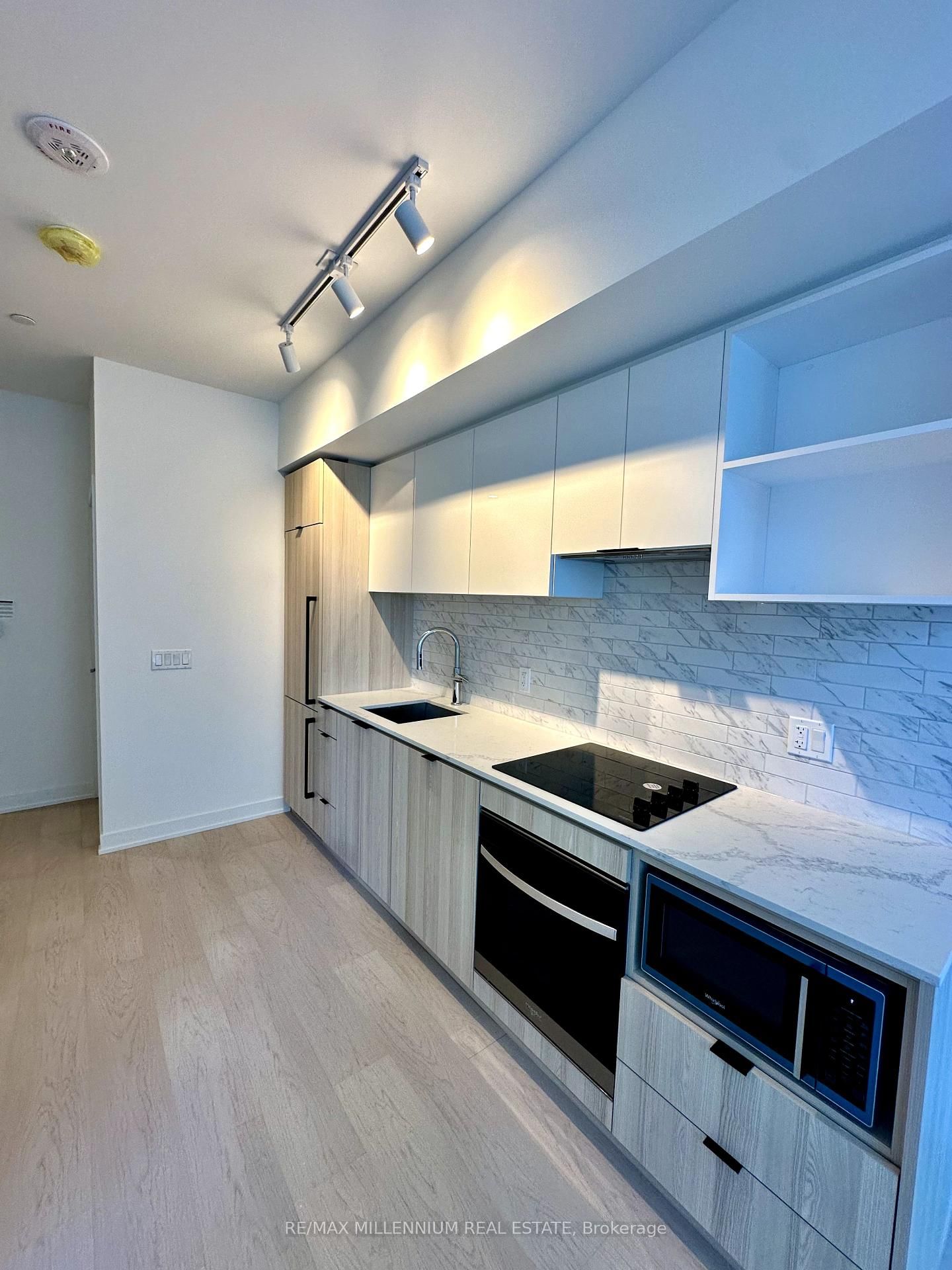 Condo for lease at 809-252 Church Street, Toronto, Church-Yonge Corridor, M5B 1Z2 - MLS: C12106977